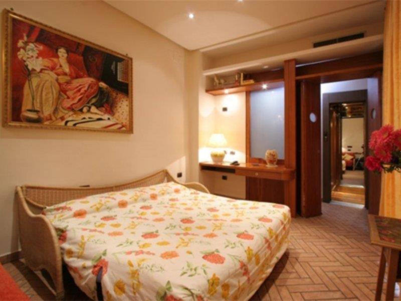 Hotel Suite Ares Neapol Pokoj fotografie